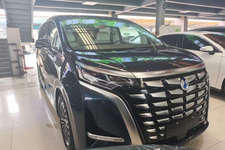 Used Denza D9 2022 DM-i 970 Four-Wheel Drive Flagship Model Front Right 45 Deg