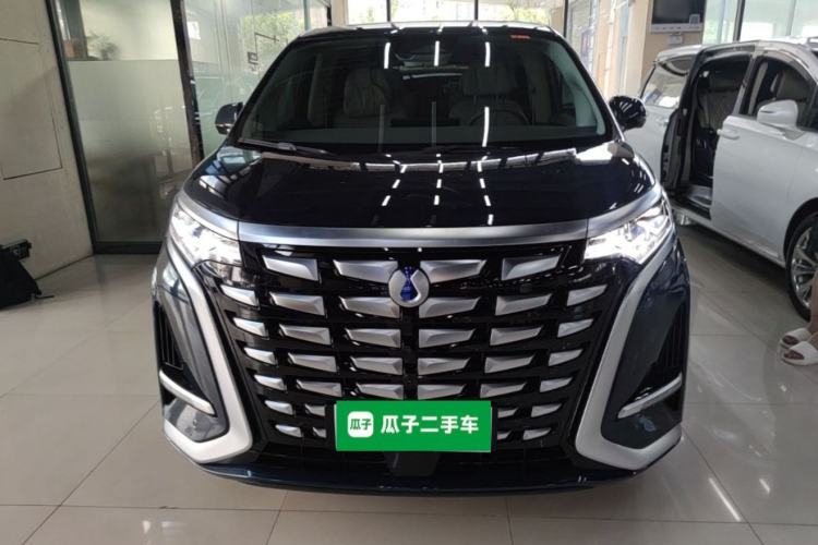 Used Denza D9 2022 DM-i 1040 Prestige Model Front