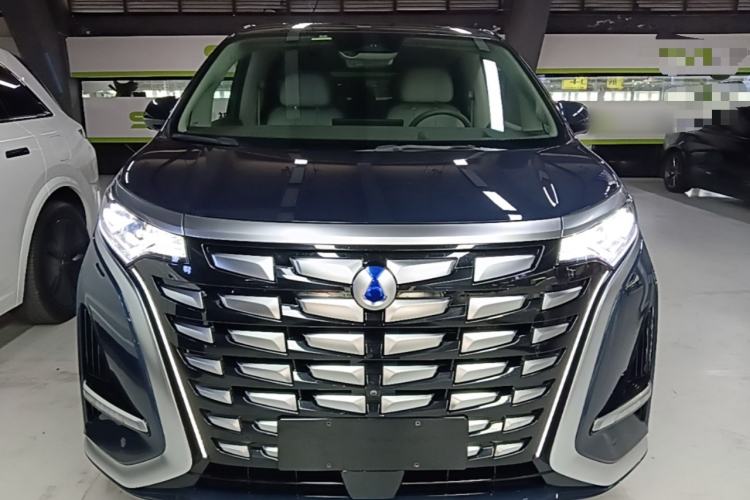 Used Denza D9 2022 DM-i 970 Four-Wheel Drive Flagship Model Front