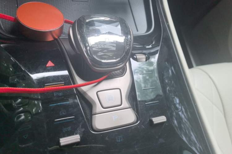 Used Denza D9 2022 EV 600 Four-Wheel Drive Flagship Model Gear Lever
