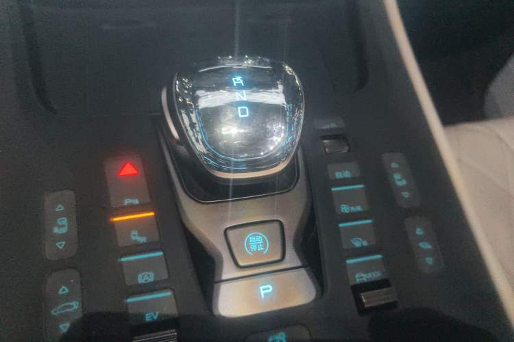 Used Denza D9 2022 DM-i 970 Four-Wheel Drive Prestige Model Gear Lever