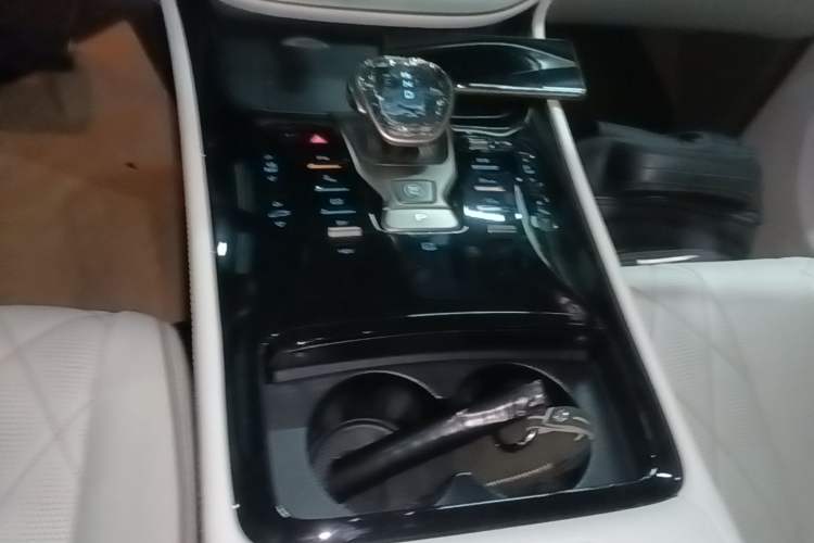 Used Denza D9 2022 DM-i 970 Four-Wheel Drive Prestige Model Gear Lever