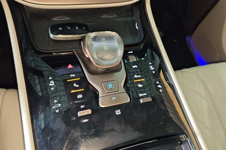 Used Denza D9 2022 DM-i 970 Four-Wheel Drive Prestige Model Gear Lever