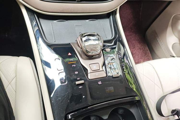 Used Denza D9 2022 DM-i 970 Four-Wheel Drive Prestige Model Gear Lever