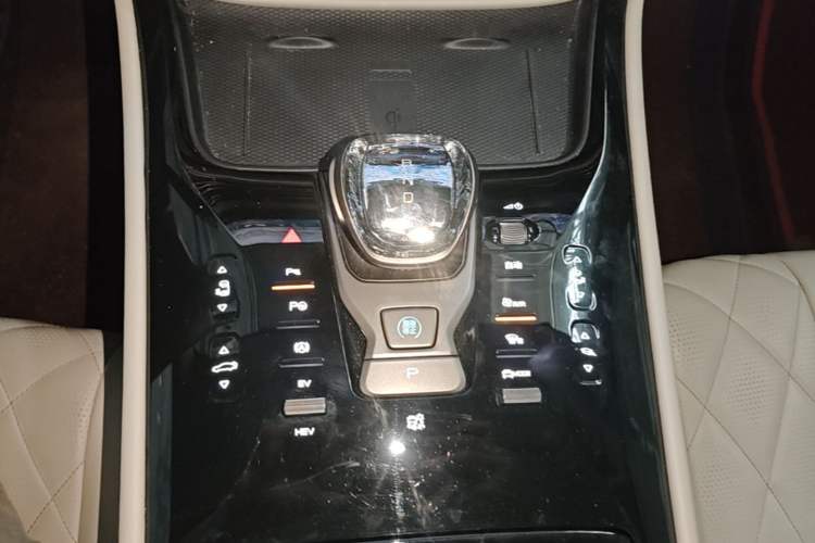 Used Denza D9 2022 DM-i 970 Four-Wheel Drive Flagship Model Gear Lever