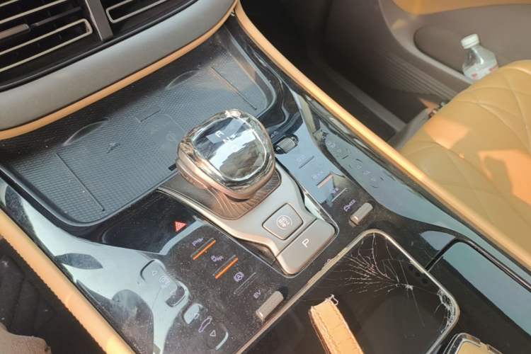 Used Denza D9 2022 DM-i 1040 Prestige Model Gear Lever