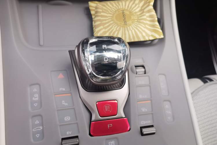Used Denza D9 2022 DM-i 970 Four-Wheel Drive Prestige Model Gear Lever