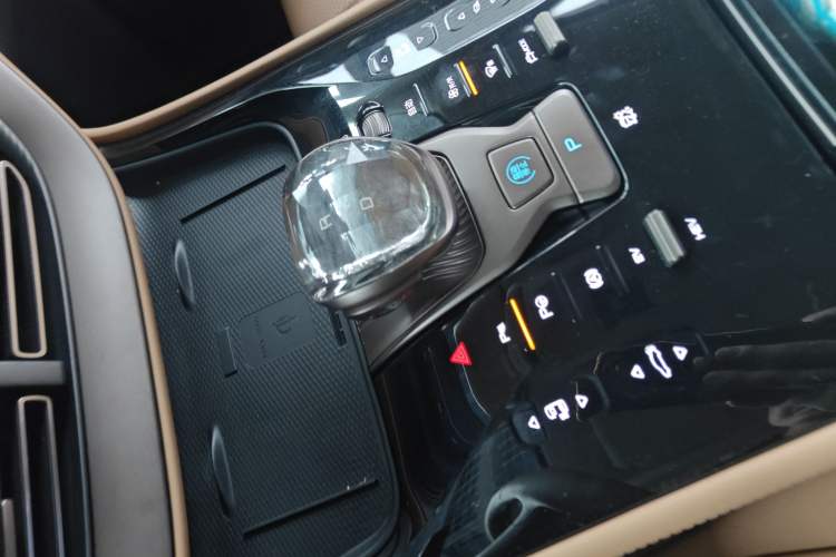 Used Denza D9 2022 DM-i 970 Four-Wheel Drive Flagship Model Gear Lever