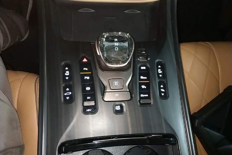 Used Denza D9 2022 DM-i 970 Four-Wheel Drive Flagship Model Gear Lever