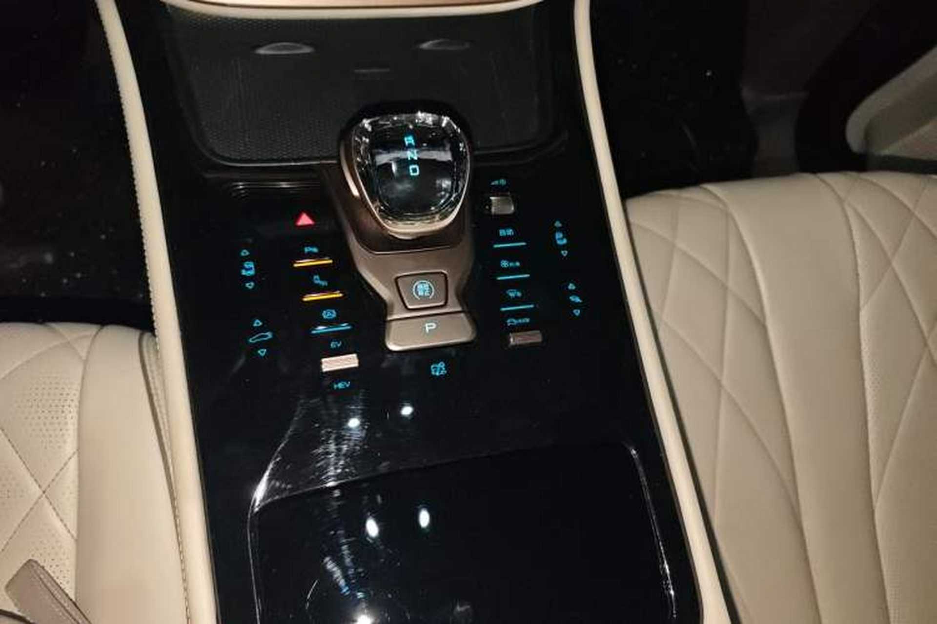 Used Denza D9 2022 DM-i 970 Four-Wheel Drive Prestige Model Gear Lever