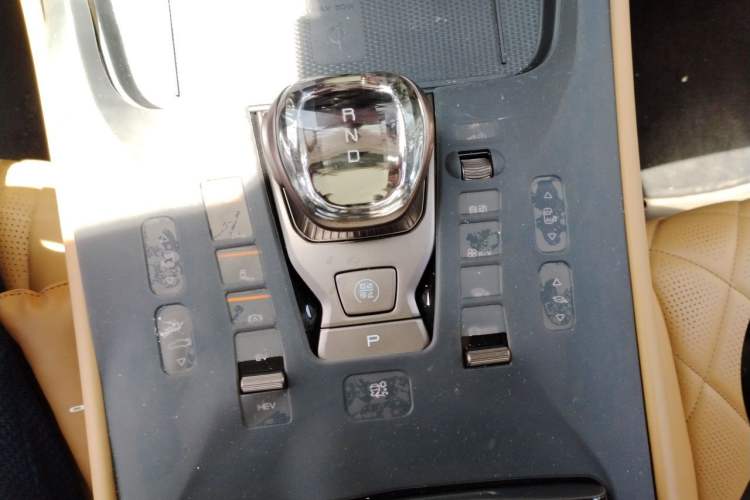 Used Denza D9 2022 DM-i 1040 Prestige Model Gear Lever
