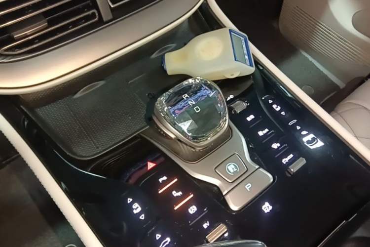 Used Denza D9 2022 DM-i 970 Four-Wheel Drive Prestige Model Gear Lever