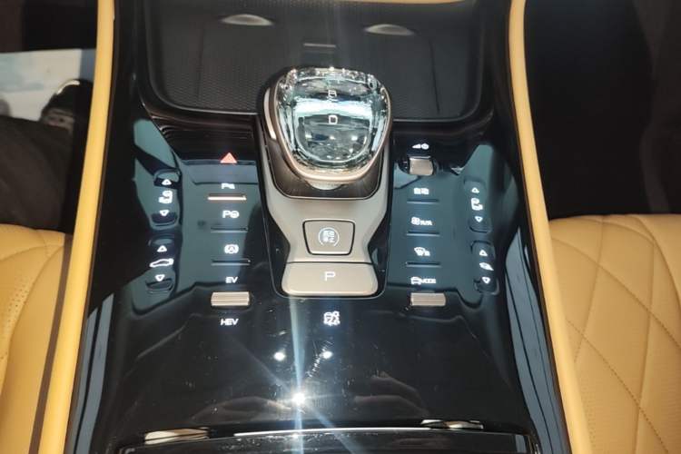 Used Denza D9 2022 DM-i 970 Four-Wheel Drive Flagship Model Gear Lever