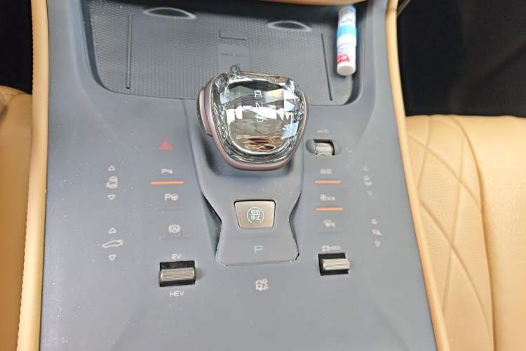 Used Denza D9 2022 DM-i 970 Four-Wheel Drive Flagship Model Gear Lever