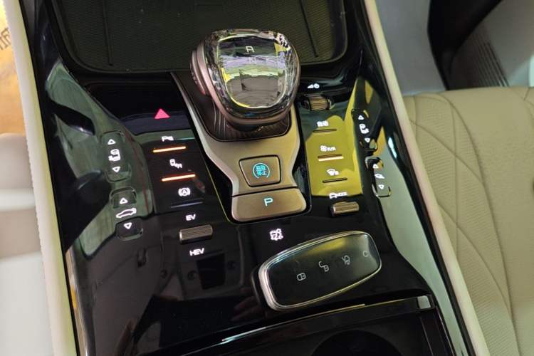 Used Denza D9 2022 DM-i 970 Four-Wheel Drive Prestige Model Gear Lever