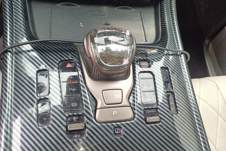Used Denza D9 2022 DM-i 970 Four-Wheel Drive Flagship Model Gear Lever