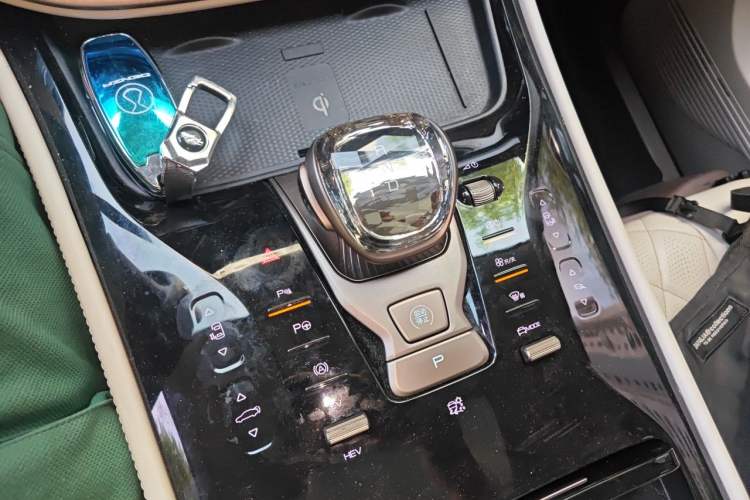 Used Denza D9 2022 DM-i 970 Four-Wheel Drive Flagship Model Gear Lever