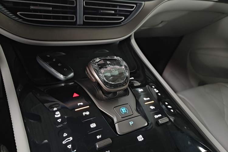 Used Denza D9 2022 DM-i 970 Four-Wheel Drive Flagship Model Gear Lever