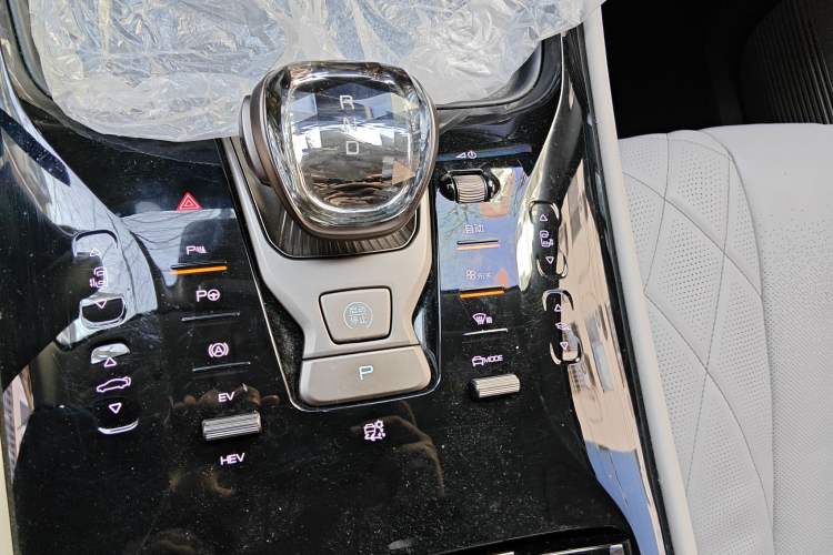 Used Denza D9 2022 DM-i 970 Four-Wheel Drive Flagship Model Gear Lever