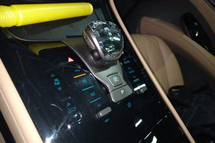 Used Denza D9 2022 DM-i 970 Four-Wheel Drive Flagship Model Gear Lever