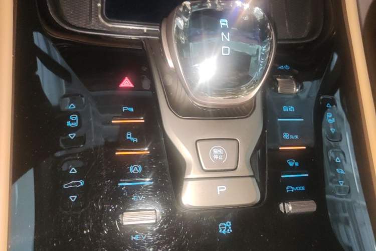 Used Denza D9 2022 DM-i 1040 Prestige Model Gear Lever