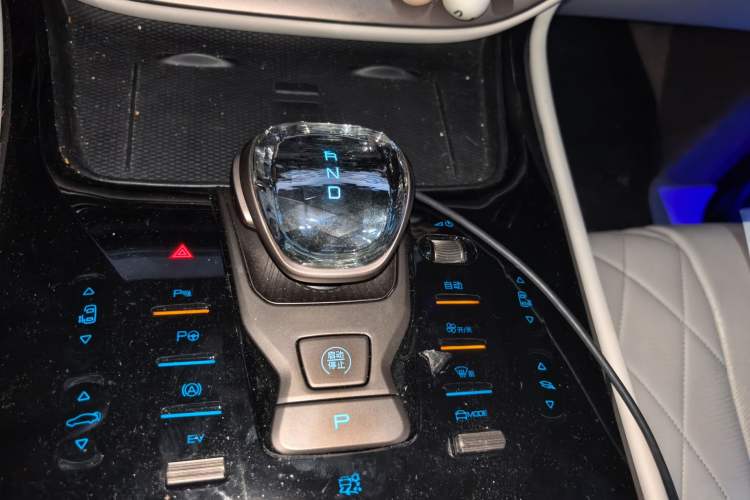 Used Denza D9 2022 DM-i 970 Four-Wheel Drive Flagship Model Gear Lever