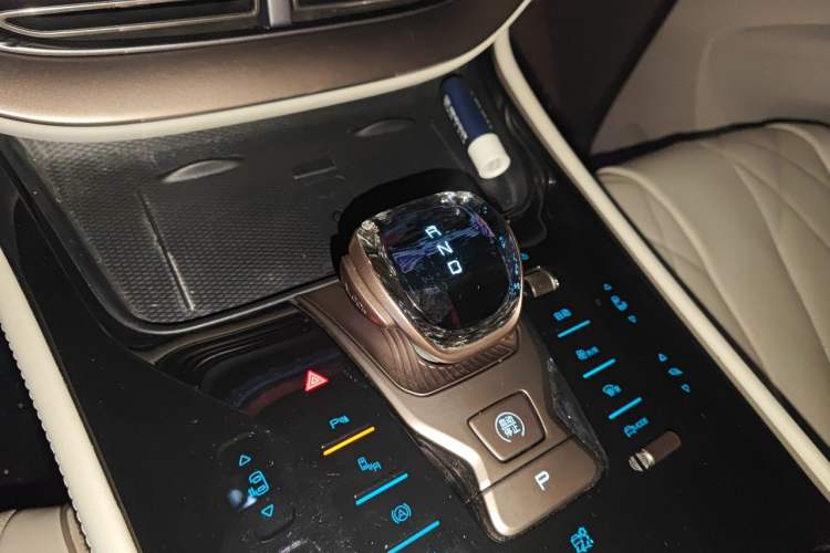 Used Denza D9 2022 DM-i 970 Four-Wheel Drive Prestige Model Gear Lever