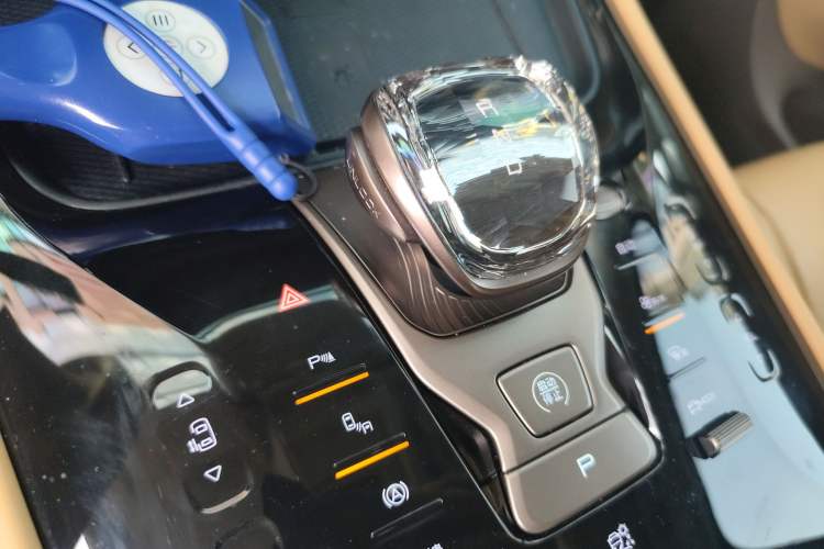 Used Denza D9 2022 EV 620 Prestige Model Gear Lever