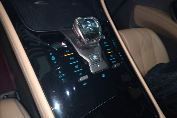 Used Denza D9 2022 DM-i 970 Four-Wheel Drive Flagship Model Gear Lever