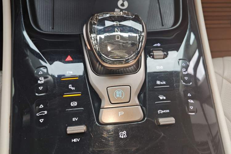 Used Denza D9 2022 DM-i 970 Four-Wheel Drive Prestige Model Gear Lever
