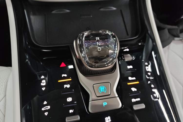 Used Denza D9 2022 DM-i 970 Four-Wheel Drive Flagship Model Gear Lever