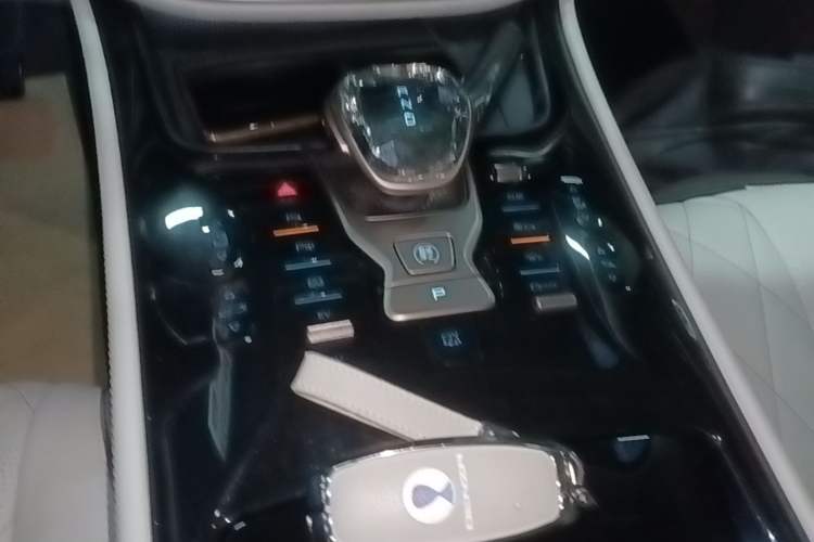 Used Denza D9 2022 DM-i 970 Four-Wheel Drive Flagship Model Gear Lever