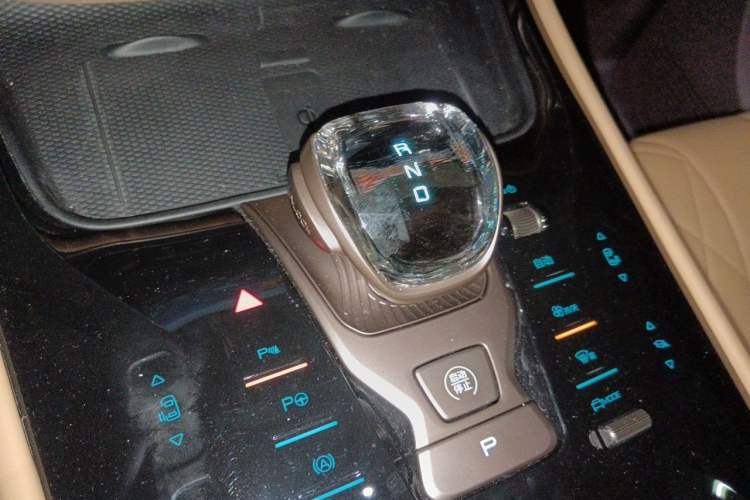 Used Denza D9 2022 DM-i 970 Four-Wheel Drive Prestige Model Gear Lever