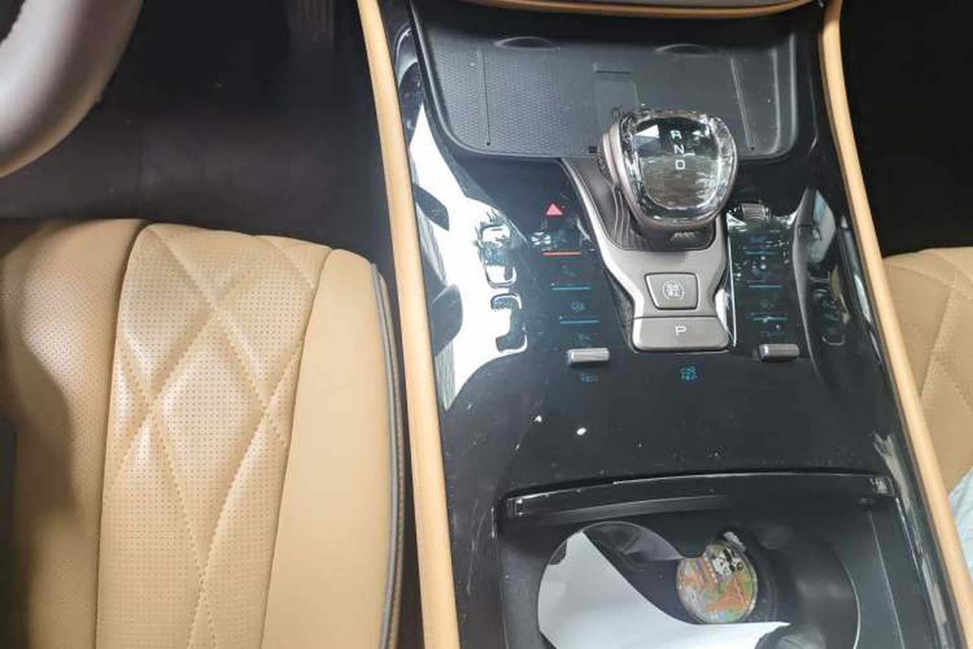 Used Denza D9 2022 DM-i 1040 Prestige Model Gear Lever