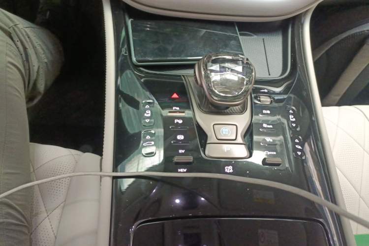 Used Denza D9 2022 DM-i 970 Four-Wheel Drive Flagship Model Gear Lever