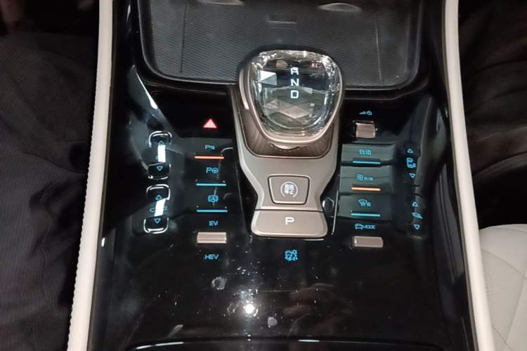 Used Denza D9 2022 DM-i 970 Four-Wheel Drive Flagship Model Gear Lever