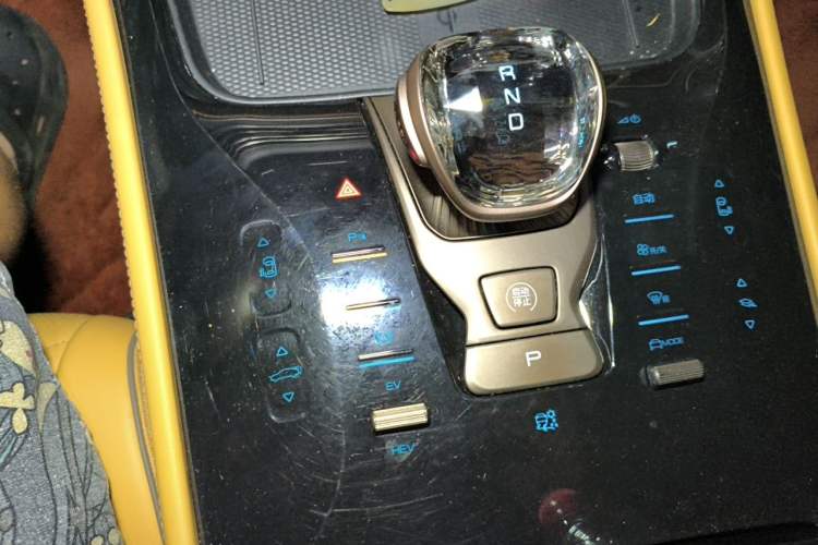 Used Denza D9 2022 DM-i 970 Four-Wheel Drive Prestige Model Gear Lever