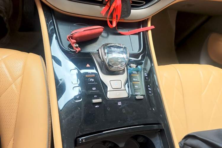 Used Denza D9 2022 DM-i 970 Four-Wheel Drive Flagship Model Gear Lever