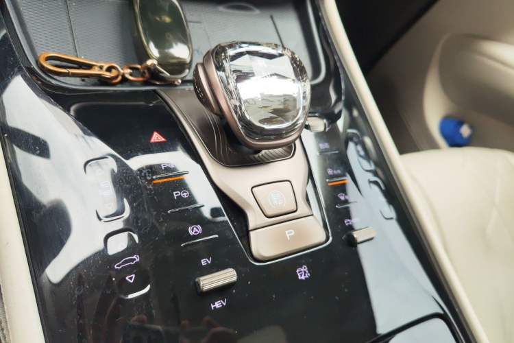 Used Denza D9 2022 DM-i 970 Four-Wheel Drive Flagship Model Gear Lever