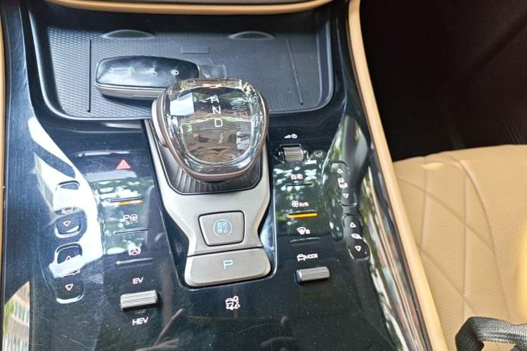 Used Denza D9 2022 DM-i 970 Four-Wheel Drive Flagship Model Gear Lever