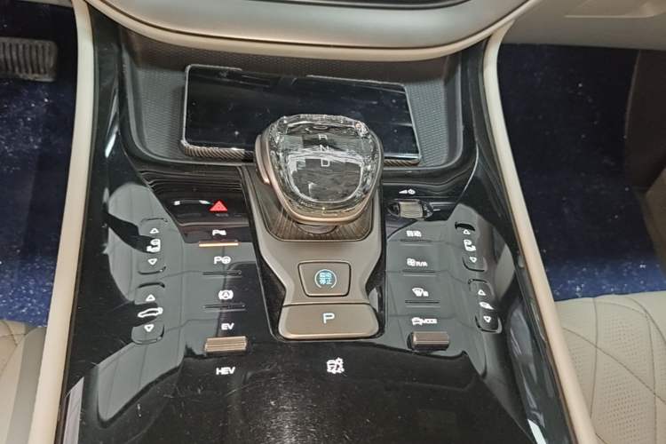 Used Denza D9 2022 DM-i 970 Four-Wheel Drive Flagship Model Gear Lever