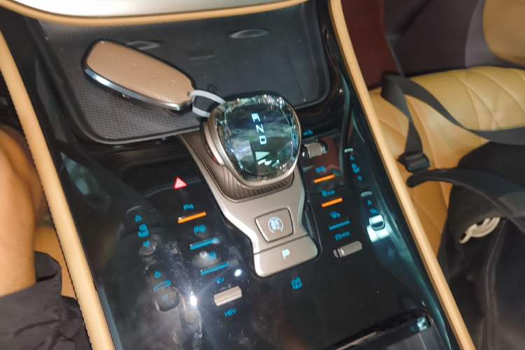 Used Denza D9 2022 DM-i 970 Four-Wheel Drive Flagship Model Gear Lever