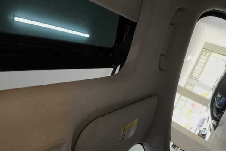 Used Denza D9 2022 DM-i 970 Four-Wheel Drive Flagship Model Headliner