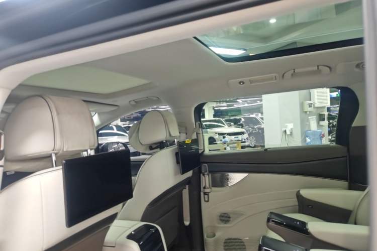 Used Denza D9 2022 DM-i 970 Four-Wheel Drive Prestige Model Headliner