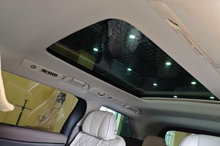 Used Denza D9 2022 DM-i 970 Four-Wheel Drive Prestige Model Headliner