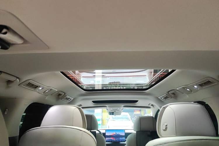Used Denza D9 2022 DM-i 970 Four-Wheel Drive Prestige Model Headliner