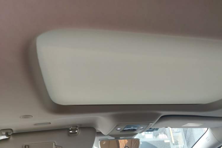 Used Denza D9 2022 EV 620 Prestige Model Headliner