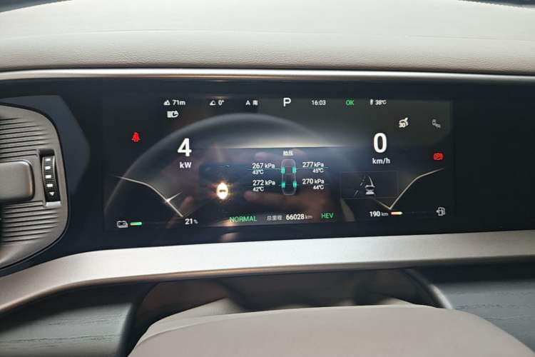 Used Denza D9 2022 DM-i 970 Four-Wheel Drive Prestige Model Instrument Cluster
