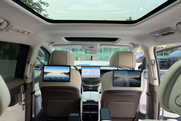 Used Denza D9 2022 DM-i 970 Four-Wheel Drive Prestige Model Interior 1
