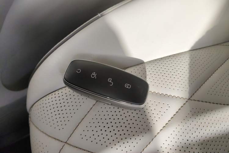Used Denza D9 2022 DM-i 970 Four-Wheel Drive Flagship Model Interior 1